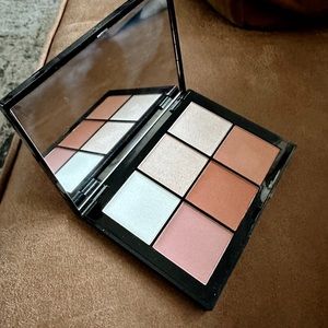 Blush and highlighter palette
